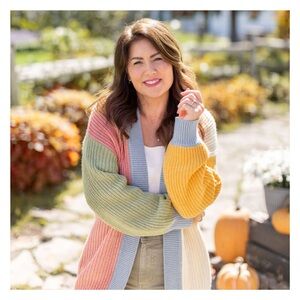 NWT JF X Jillian Harris X Life At Home
Cozy Chroma Blocking Cardigan